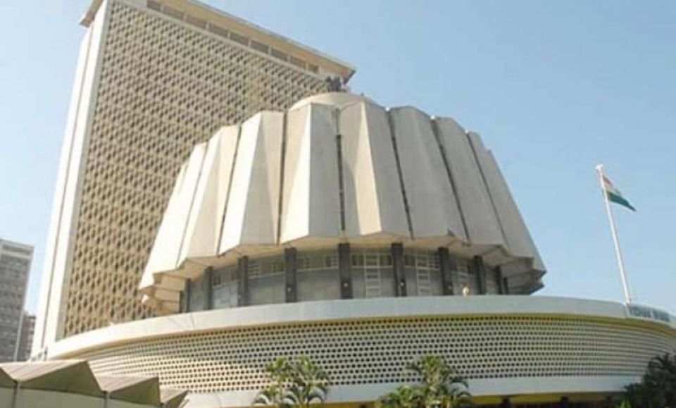 Belgaum dispute: Maharashtra ministers sport black ribbons